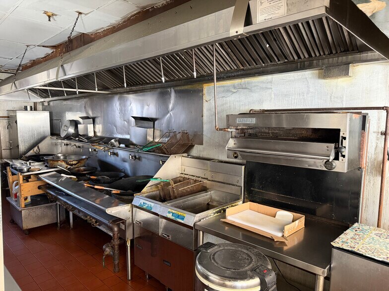 More Photos Of 215 Main st, Nanuet General Retail For Lease