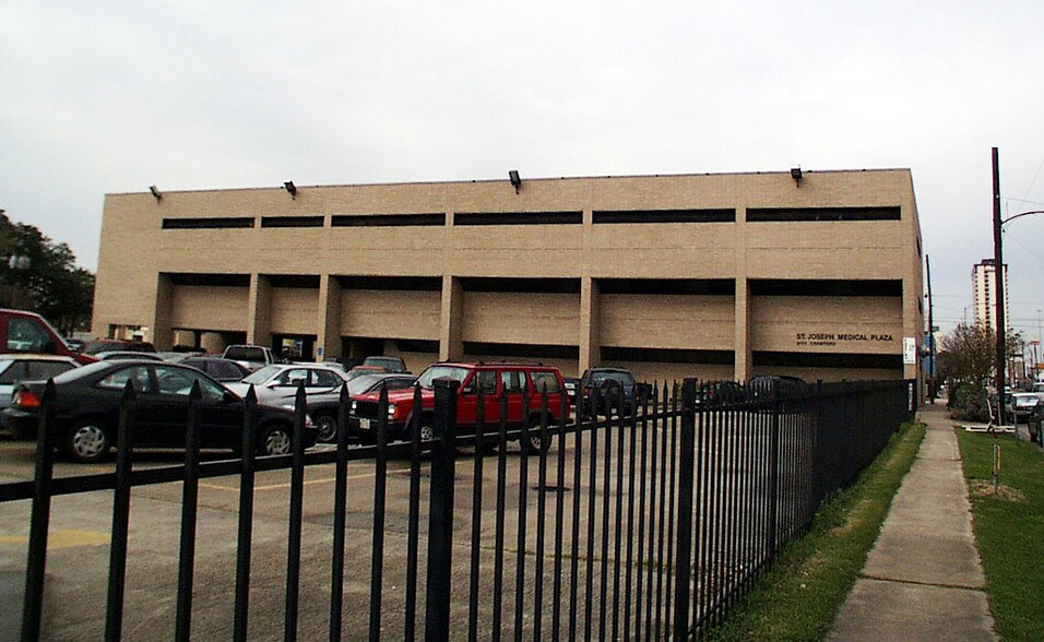 More Photos Of 2101 Crawford St, Houston Medical For Lease