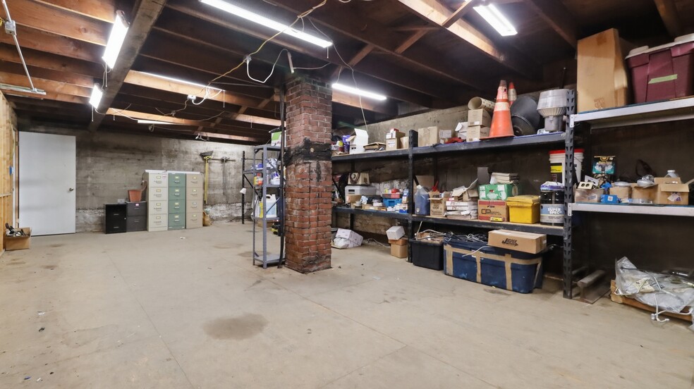 More Photos Of 301 N Elm St, Mountain View Auto Salvage Facility For Sale
