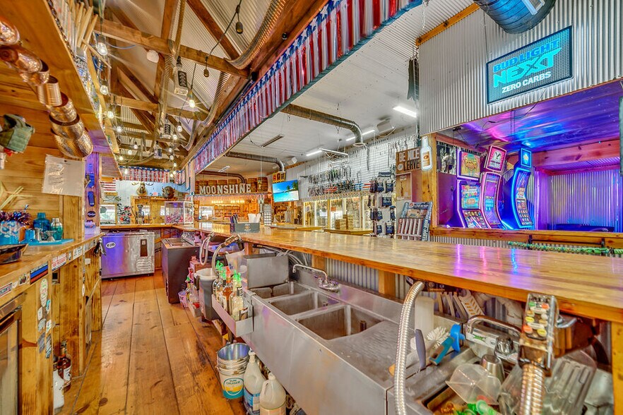 More Photos Of 602 Clark St, Utica Restaurant For Sale