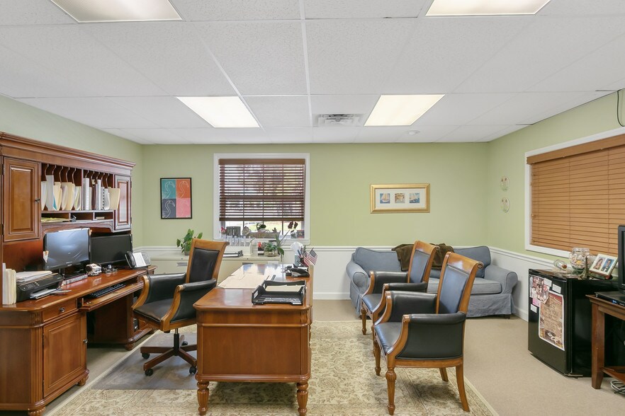 More Photos Of 112 W New Haven Ave, Melbourne Office For Lease