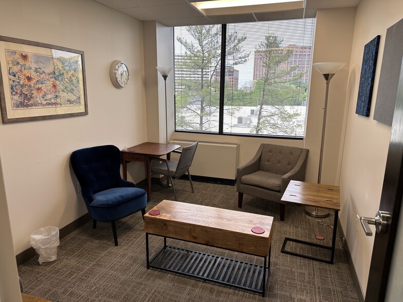 More Photos Of 1945 Old Gallows Rd, Vienna Medical For Lease