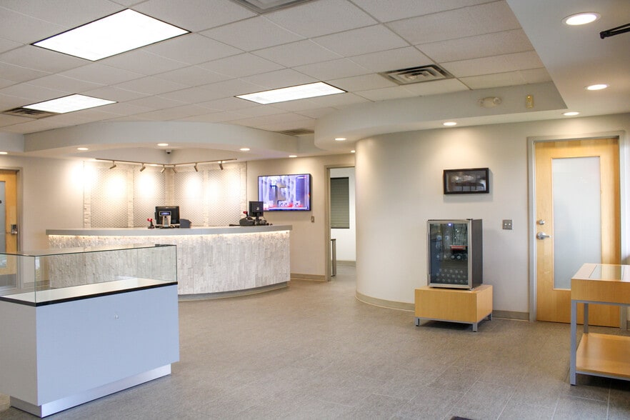 More Photos Of 4121 S 72nd Ave, Tulsa Service For Sale