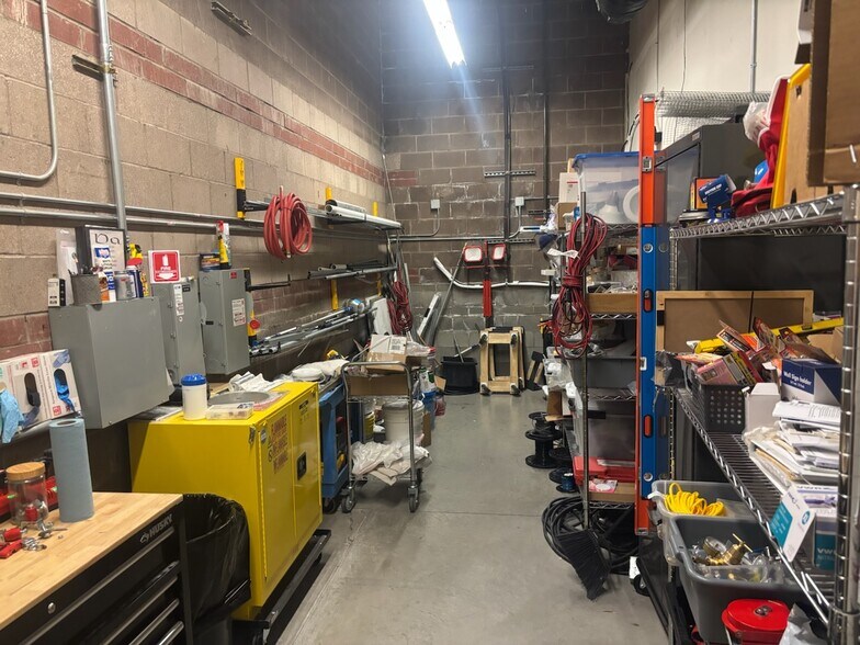 More Photos Of 63056 NE Lower Meadow Dr, Bend Light Distribution For Lease