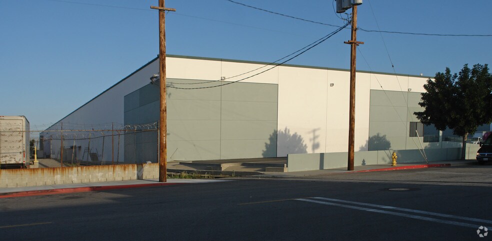 More Photos Of 4559-4587 Maywood Ave, Vernon Warehouse For Lease