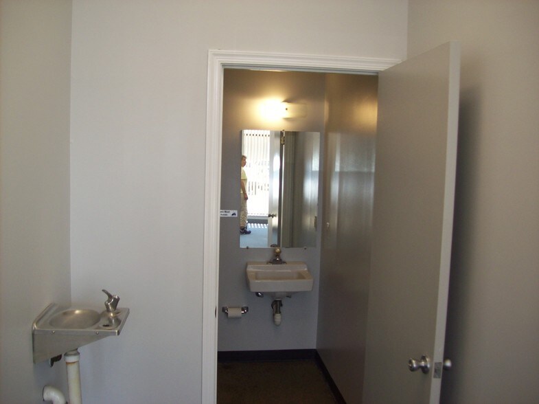 More Photos Of 112 Oakgrove Rd, Dulles Town Center Warehouse For Sale