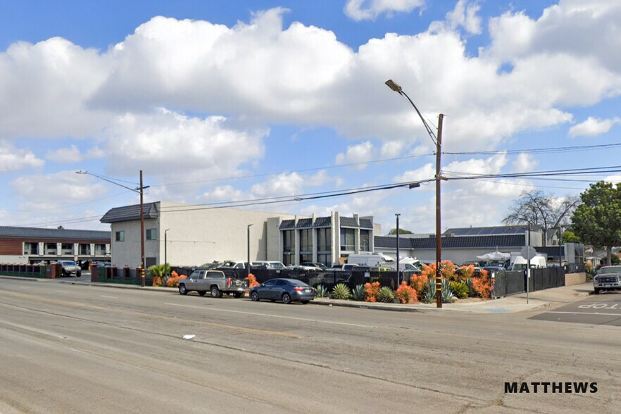 Primary Photo Of 15625 Lakewood Blvd, Paramount Medical For Lease