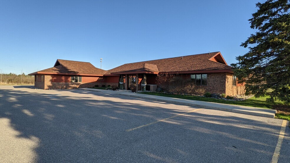 More Photos Of 902 S Huron St, Cheboygan Office For Sale