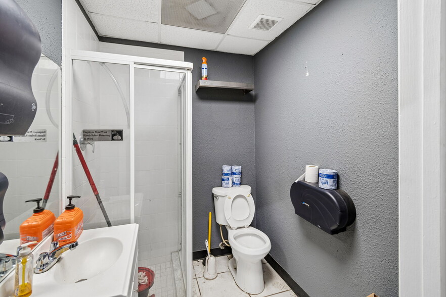 More Photos Of 4633 N 28th St, Saint Petersburg Warehouse For Sale