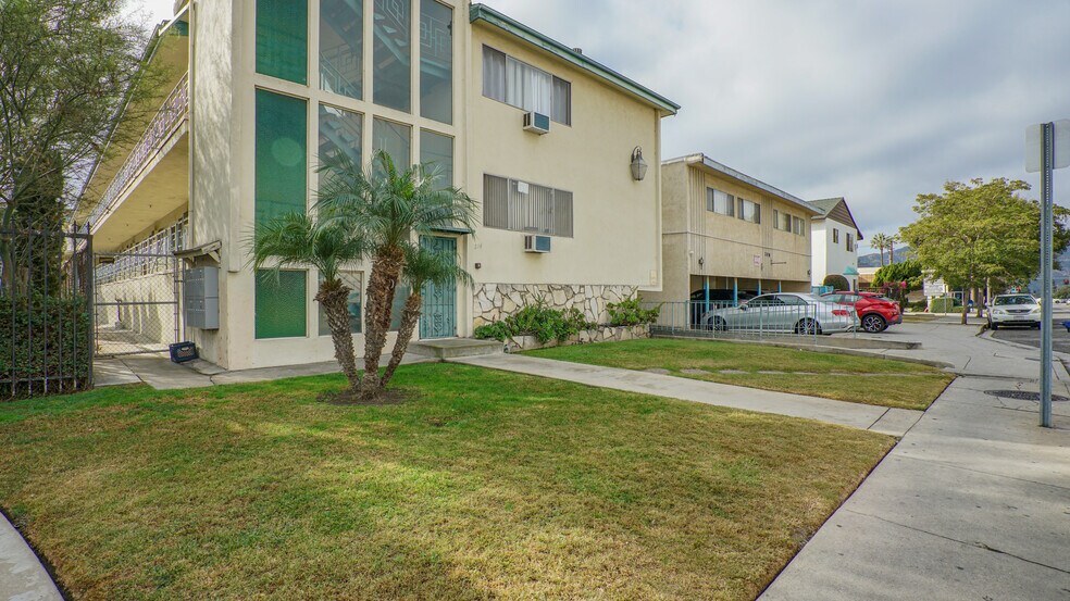 More Photos Of 214 E Chevy Chase Dr, Glendale Apartments For Sale