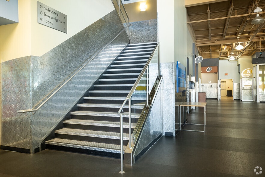 More Photos Of 12400 N Interstate 35, Austin Veterinarian Kennel For Sale