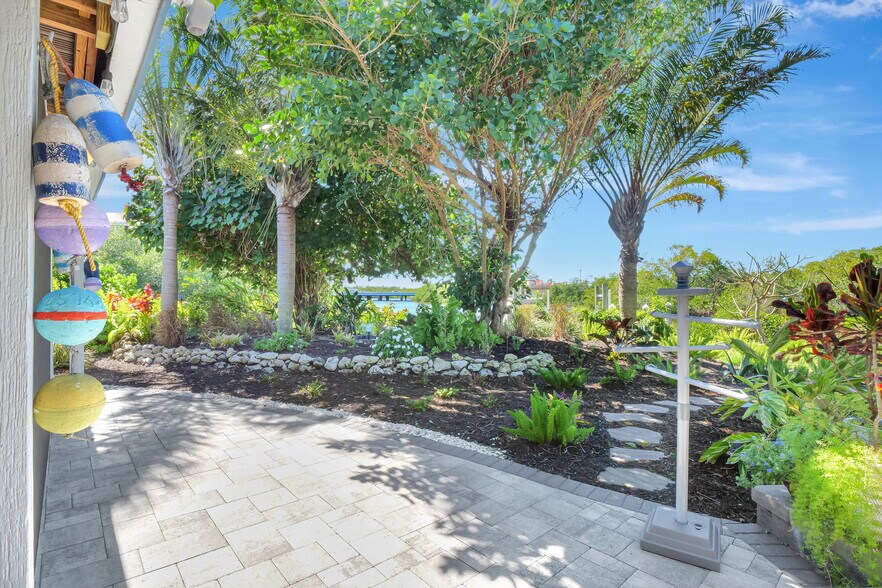 More Photos Of 193 Cocohatchee St, Naples Specialty For Sale