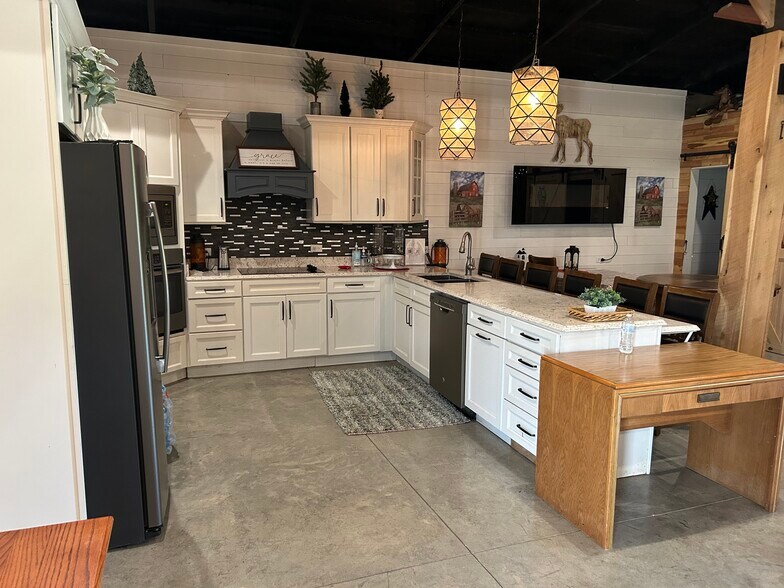 More Photos Of 2288 Rochester rd, Beaver Dam Specialty For Lease