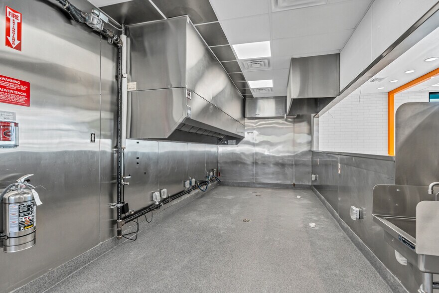 More Photos Of 2900 S Ridgewood Ave, Edgewater Specialty For Lease