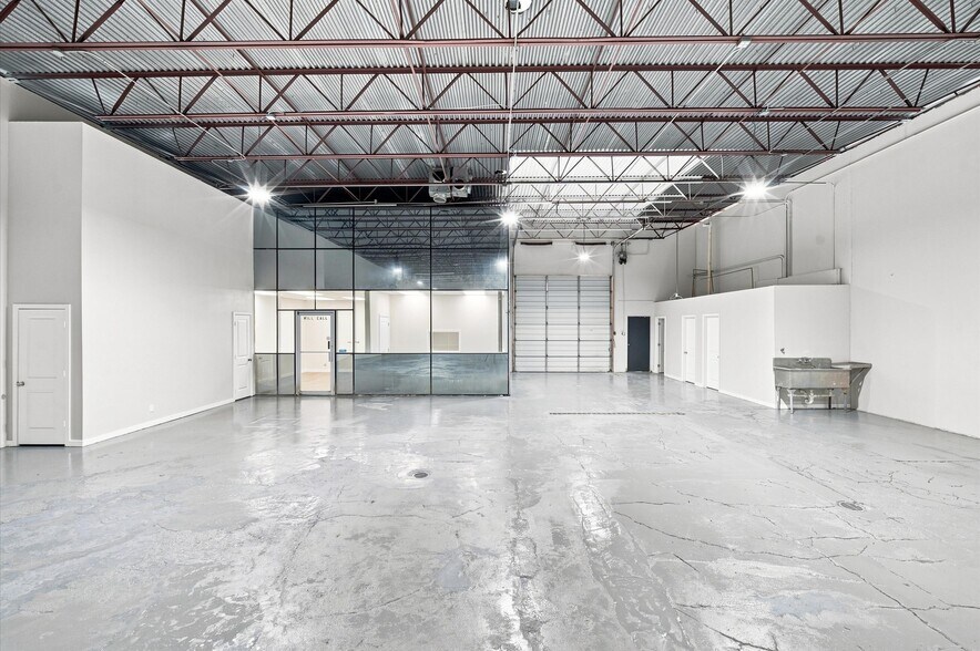More Photos Of 1440 Cedar Post Ln, Houston Warehouse For Sale
