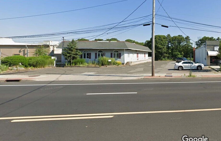 More Photos Of 911 Montauk Hwy, Shirley Office For Lease