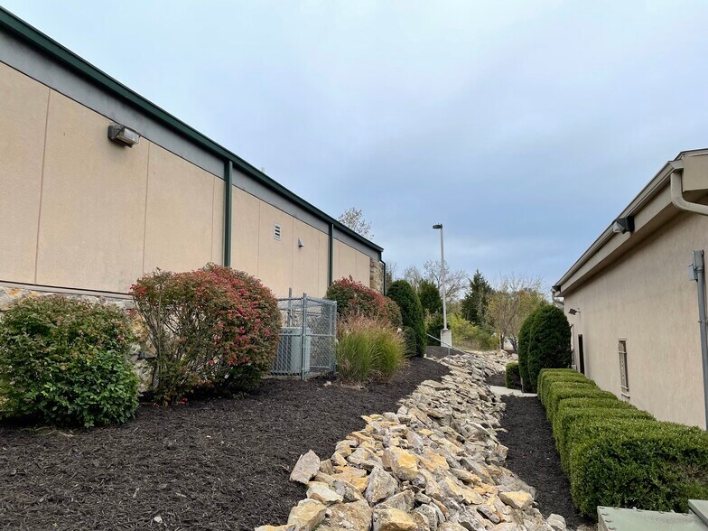 More Photos Of 19605 E 40 Hwy, Independence Warehouse For Sale