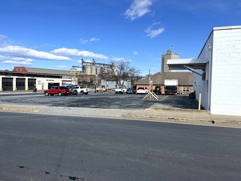 More Photos Of 60 E Rock St, Harrisonburg Light Distribution For Sale