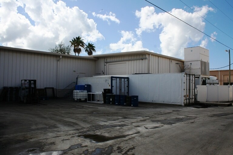 More Photos Of 2231 Linwood Ave, Naples Warehouse For Lease