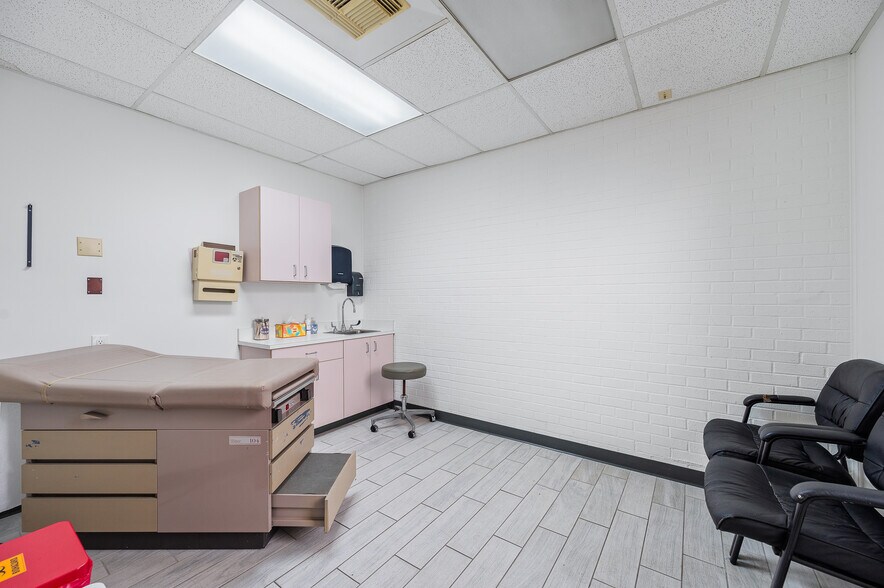 More Photos Of 3339 Fairview St, Pasadena Medical For Lease