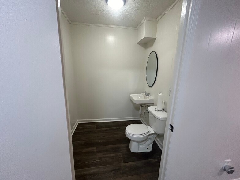 More Photos Of 103 Queen St, Georgetown Medical For Lease