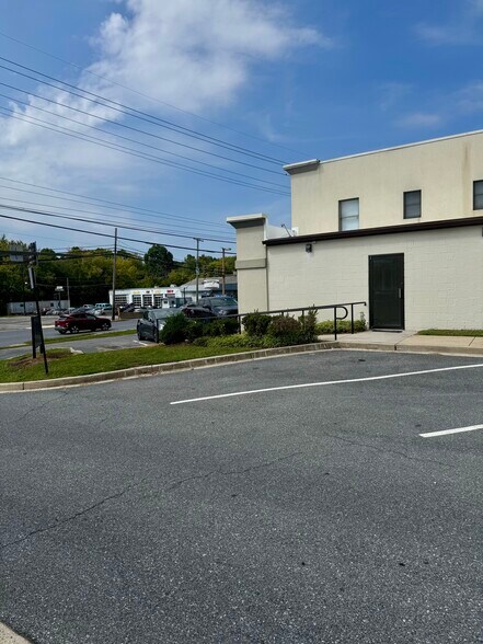 More Photos Of 1713 Rosemont Ave, Frederick Office For Lease