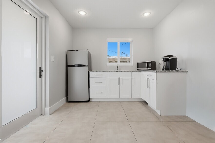 More Photos Of 940 State Road 7, Fort Lauderdale Office For Sale