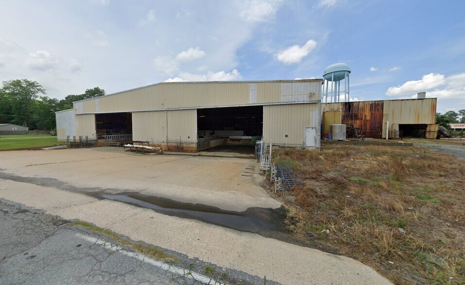 More Photos Of 314 N Maple St, Adel Manufacturing For Sale