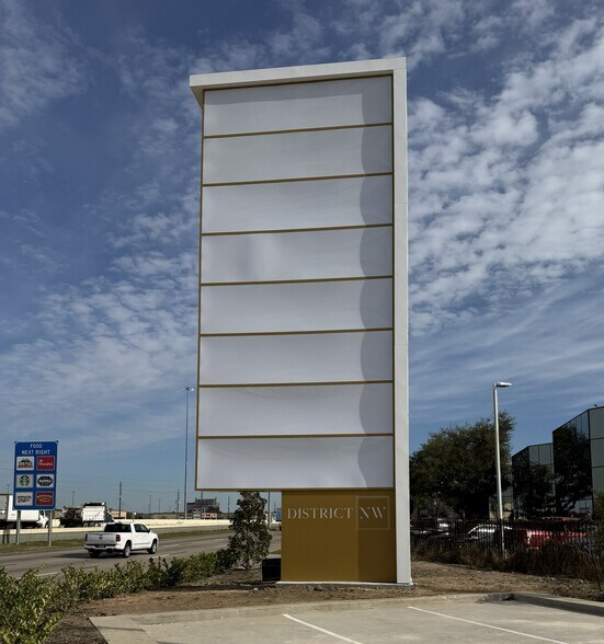 More Photos Of 14025 Northwest Fwy, Houston General Retail For Lease