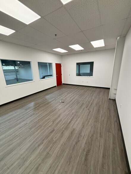 More Photos Of 104 Southeast Pky, Franklin Warehouse For Lease