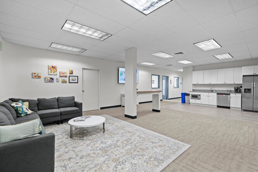 More Photos Of 675 Orchard Heights Rd, Salem Medical For Sale