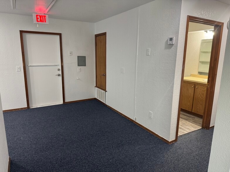 More Photos Of 221-229 N I-35 Service Rd, Moore Office For Lease