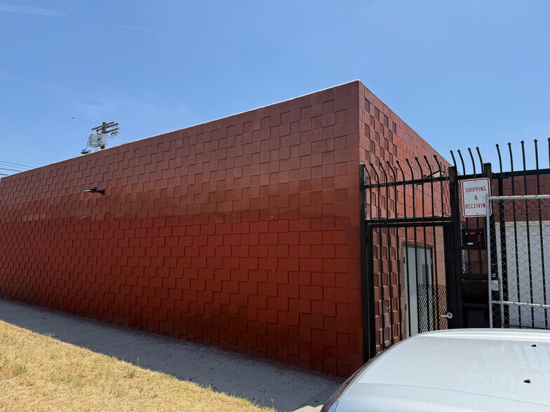 More Photos Of 3605 E 8th St, Los Angeles Distribution For Lease