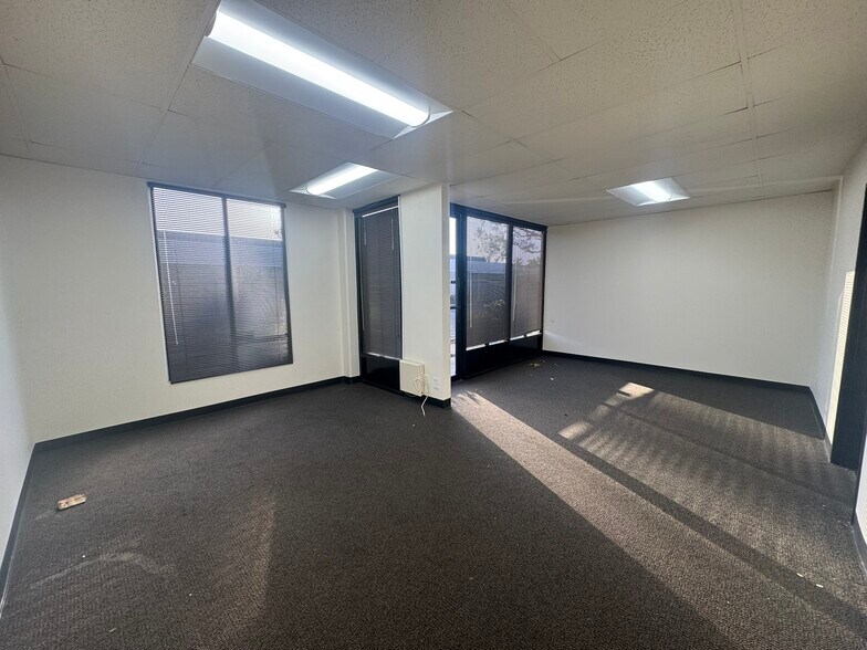 More Photos Of 2633 E 28th St, Signal Hill Research And Development For Lease