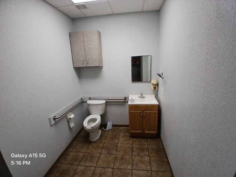 More Photos Of 1509 SW Century Gln, Lake City Warehouse For Lease