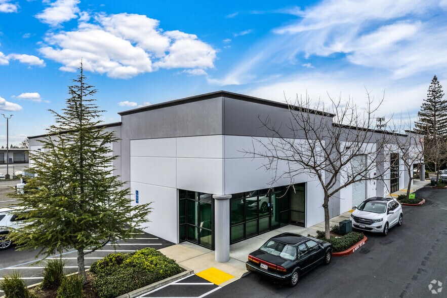 More Photos Of 9743 Kent St, Elk Grove Warehouse For Lease