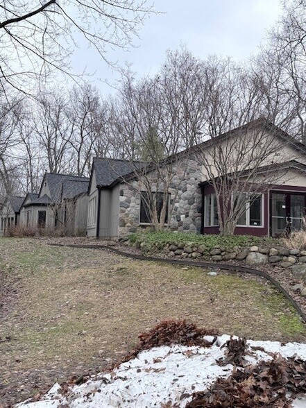 More Photos Of 13800 E Michigan Ave, Galesburg Office For Lease