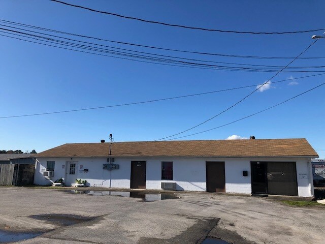 More Photos Of 211 Western Blvd, Jacksonville Storefront Retail Office For Sale