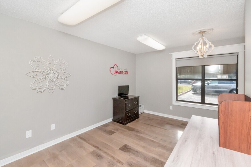 More Photos Of 1962 Spring Hill Ave, Mobile Office For Sale