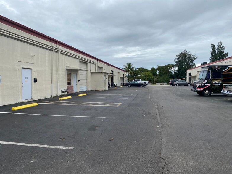 Primary Photo Of 1360 NW 65th Ave, Plantation Warehouse For Lease