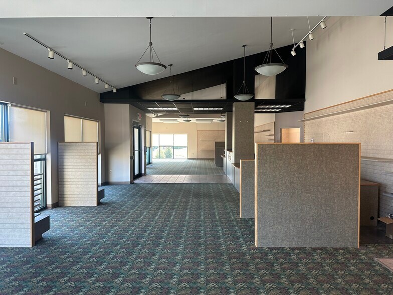 More Photos Of 702 Wabash Ave, Zanesville Flex For Lease