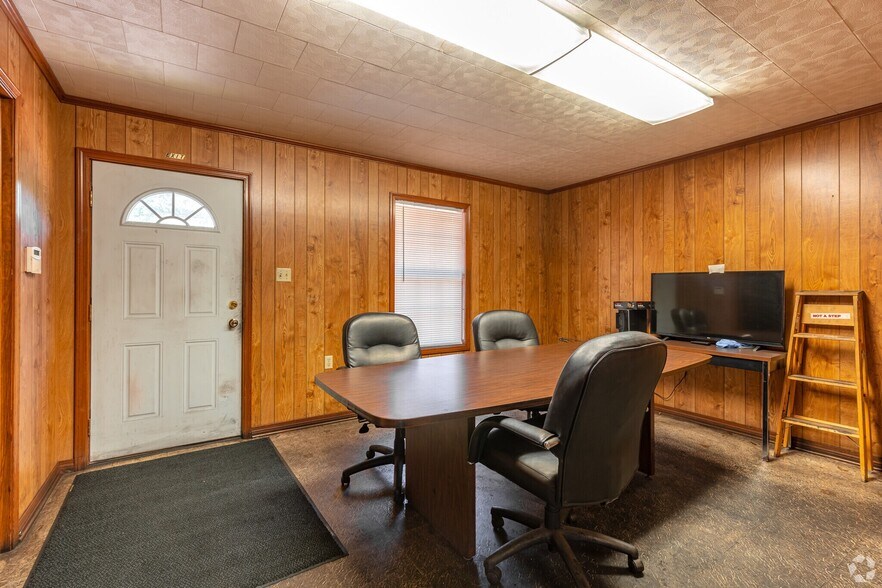 More Photos Of 508 Industrial Blvd, Atlanta Industrial For Sale