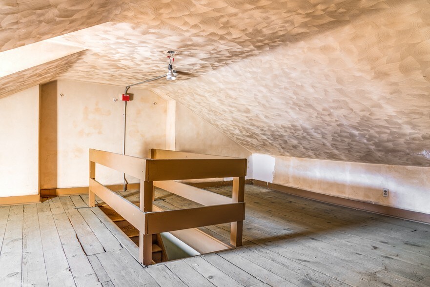 More Photos Of 1015 E Carson St, Pittsburgh Storefront Retail Office For Sale