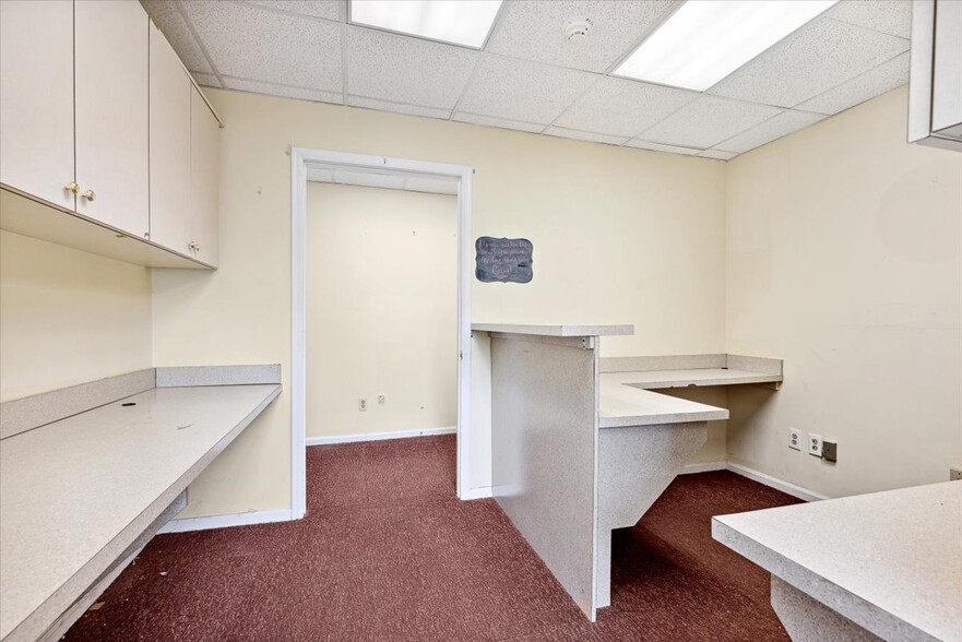 More Photos Of 1307 Stuyvesant Ave, Union Township Office For Sale