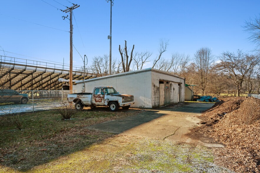 More Photos Of 15 Walnut St, Coshocton Warehouse For Sale