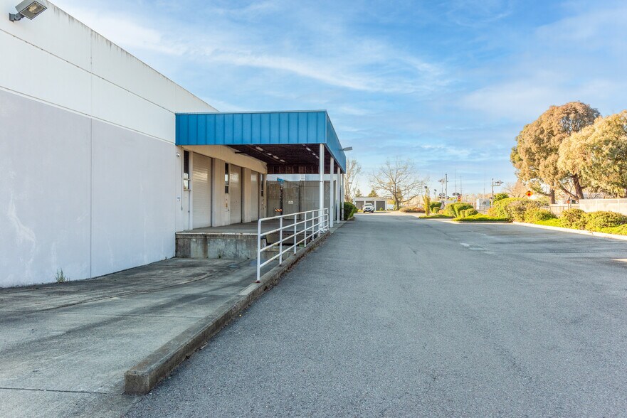 More Photos Of 740 Southpoint Blvd, Petaluma Industrial For Sale