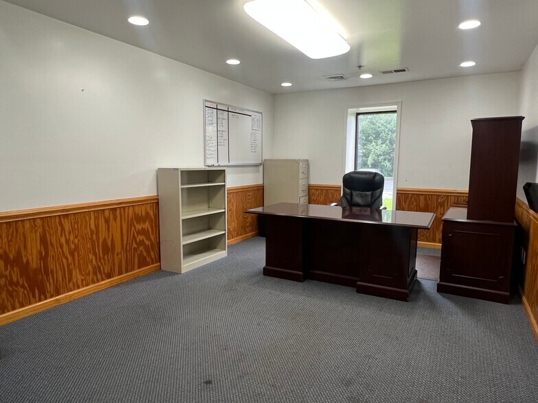 More Photos Of 463 Industry Rd, Waynesboro Warehouse For Lease