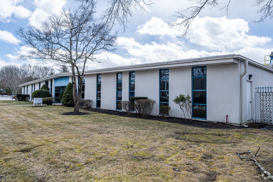 More Photos Of 1372 Main St, Coventry Warehouse For Lease