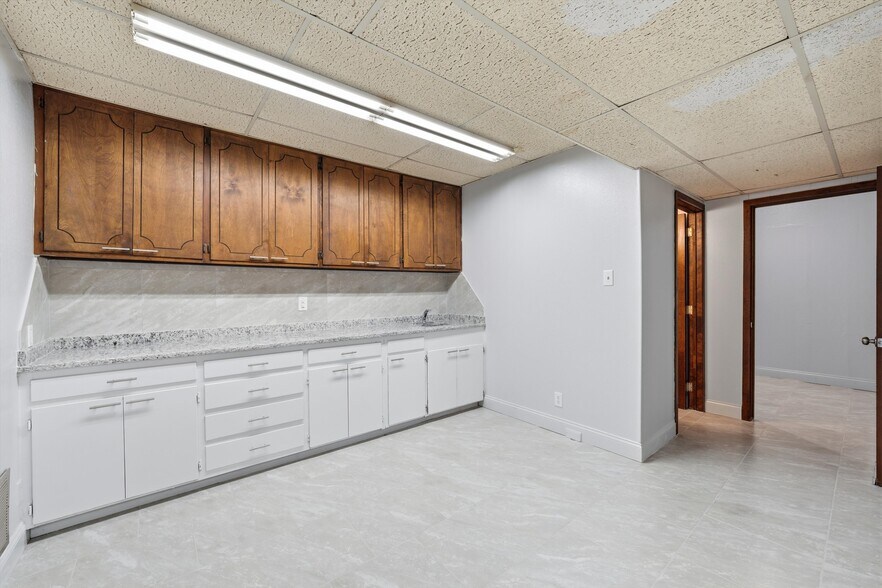 More Photos Of 473 S McLennan Dr, Elm Mott Office For Lease