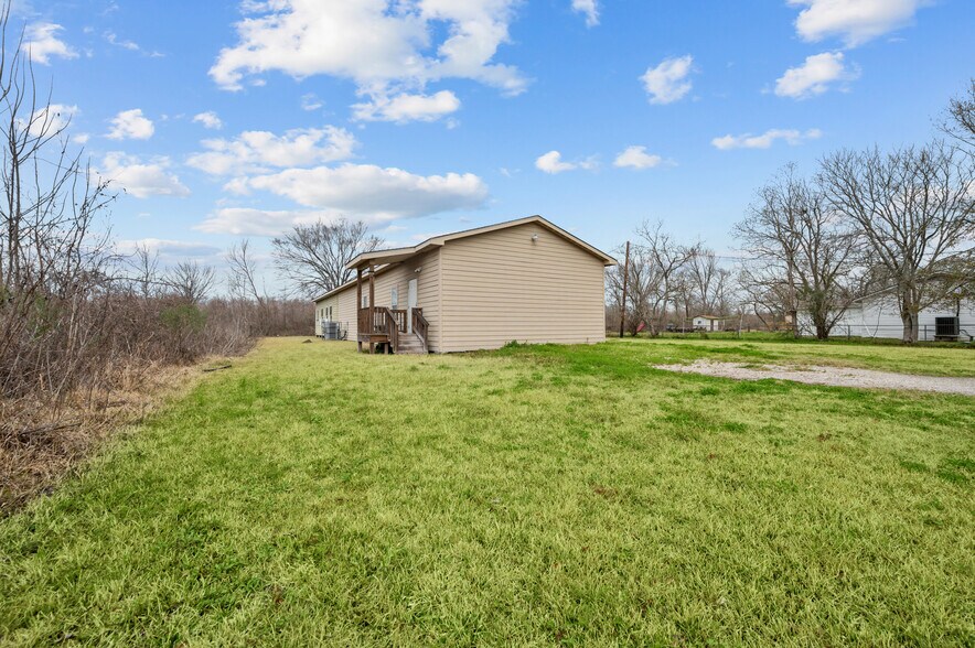 More Photos Of 1208 W Clayton St, Dayton Medical For Sale